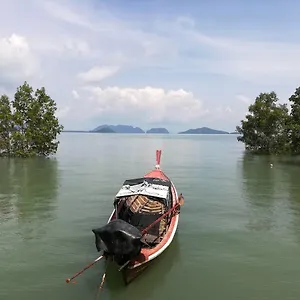 Chomlay & Restaurant Ko Lanta